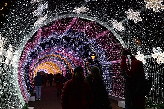 В Москве установят 8 арок из светодиодных лампочек
