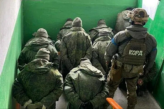 «Били, пока не сошел с ума». Украинские неонацисты устроили настоящие концлагеря для российских военнопленных