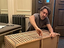 Сергей Шнуров матерно объявил, что стал сборщиком мебели из-за карантина