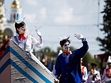 Проводы осени, театральные премьеры, ретро-шоу: события выходных в Калининграде