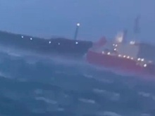 У Геленджика в Черном море столкнулись два грузовых корабля