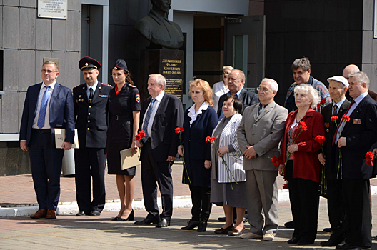 В преддверии 9 мая прошла торжественная церемония возложения цветов к памятнику погибших сотрудников при исполнении