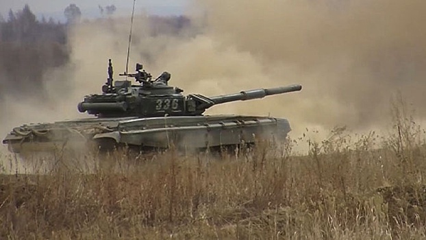 Испепеляющий огонь: кадры стрельб экипажей Т-72 в условиях скоротечного боя