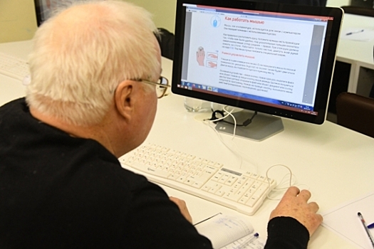 Пенсионеры из Волгограда участвуют в компьютерном многоборье