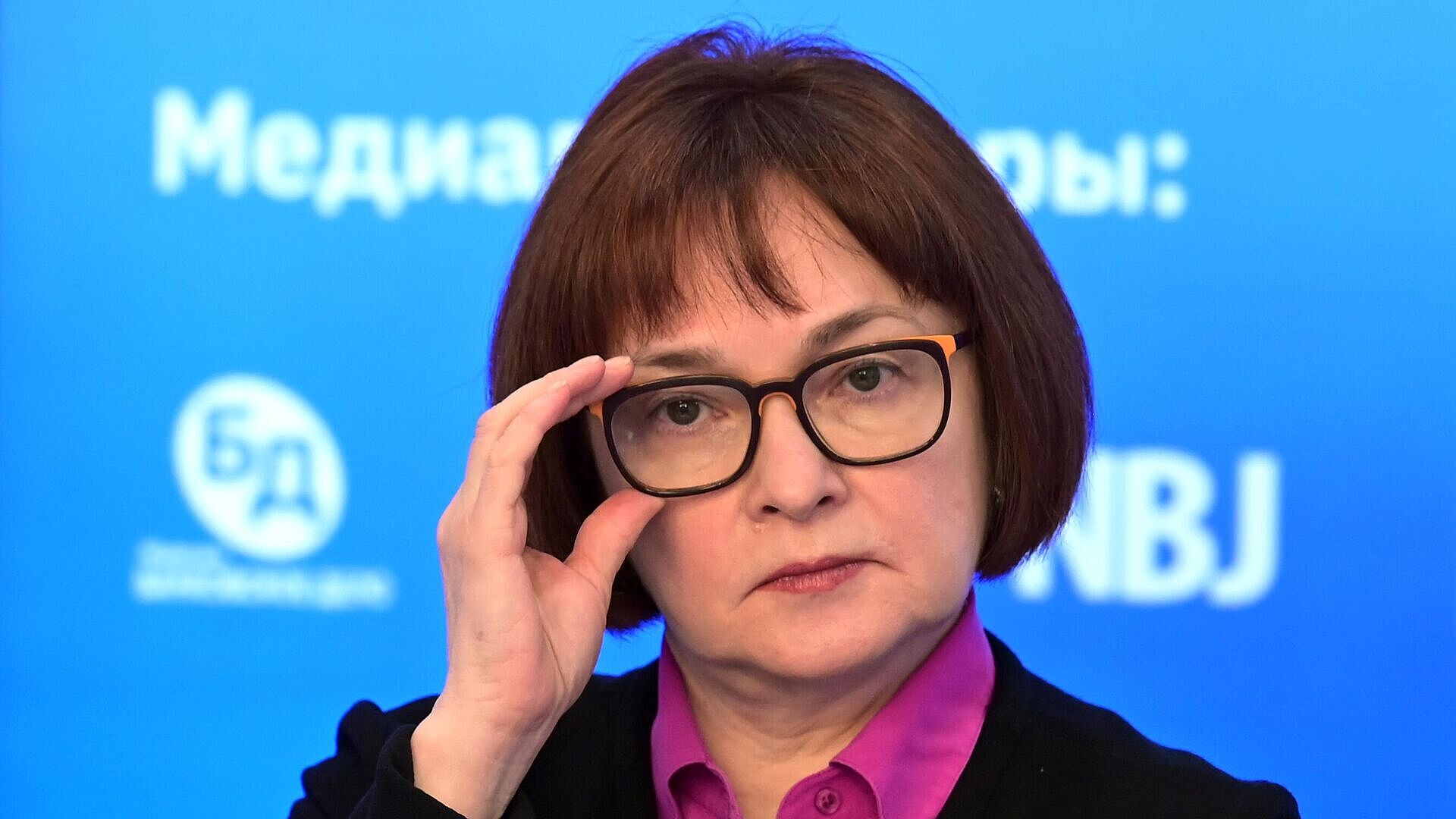 Набиуллина пообещала разобраться с комиссиями по валютным вкладам