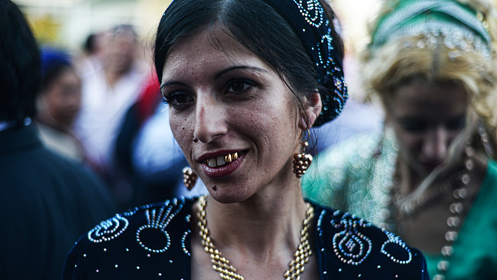 Женщина на цыганской свадьбе