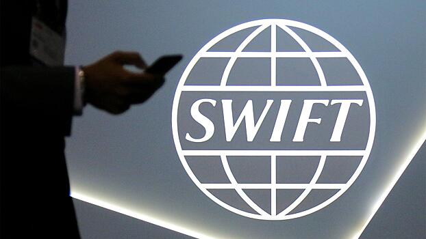 Банкир оценил возможность США отключить Россию от SWIFT