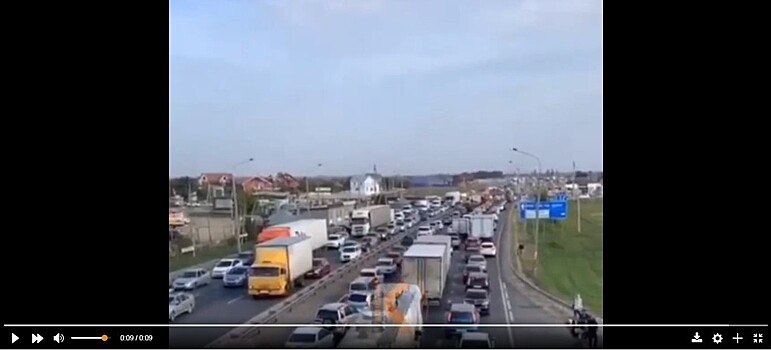 Автомобилисты публикуют кадры гигантской пробки на Восточном обходе Краснодара