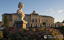 Могут ли художники спасти разрушающиеся дворцы Санкт-Петербурга?