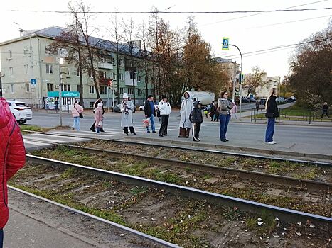 В Ижевске установку ограждений на опасной остановке «Речка Карлутка» рассмотрят только в 2026 году