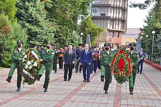 В Анапе почтили память защитников и освободителей города