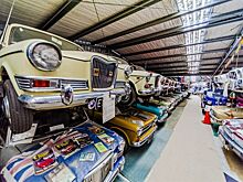 На торги выставили старый завод, полностью набитый классическими британскими автомобилями