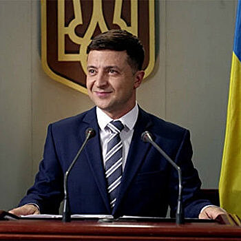 Попал под статью. Зеленскому пригрозили тюрьмой за «надругательство» над флагом Украины