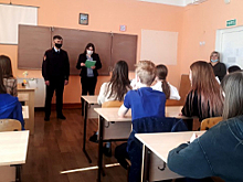 В Адыгее сотрудники полиции и общественники провели со студентами техникума лекцию по профилактике наркомании и экстремизма