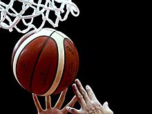 Российский баскетболист упал во время матча и умер