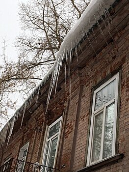 Кировчане массово жалуются на сосульки