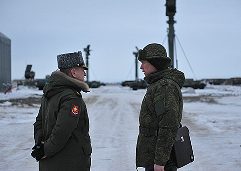 Командующий ЦВО проверил боевое дежурство на позициях зенитных ракетных войск в Южной Сибири