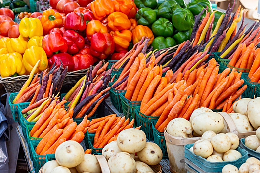 Сезонные ярмарки сельхозпродукции заработали в Минске. Чем они привлекают посетителей?