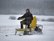 Пенсионер в вятской деревне собрал аэросани, снежный трактор и мотодельтаплан