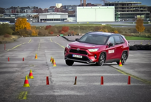Самый мощный Toyota RAV4 провалил «лосиный тест»