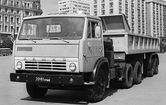 Революционный для страны грузовик: легендарному "Камазу" — 45 лет