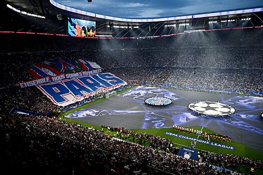 «Позор, что УЕФА такое допускает». Ван Бастен раскритиковал перформанс финала ЛЧ