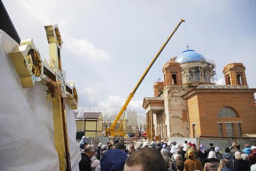 В Екатеринбурге храм с двухсотлетней историей, разрушенный в советское время, обрел новый купол