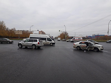 В Тольятти неопытный водитель отправил в больницу трех девушек