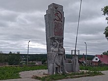 На площади села Красногорское ликвидируют «непрезентабельный» памятник «Мир, труд»