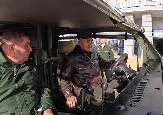 Шойгу опробовал новый бронеавтомобиль для российских спецподразделений
