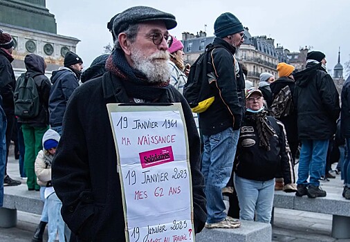 Более миллиона французов вышли на протесты против пенсионной реформы