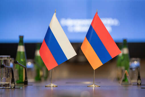 Оверчук назвал экономические отношения Москвы и Еревана — хорошими