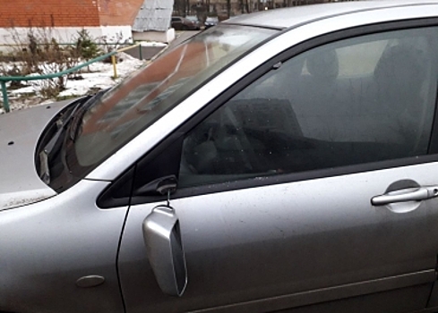 Неизвестные вандалы в Химках разбили 20 автомобилей