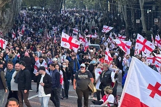 Политолог Минченко: Власть в Грузии держится на поддержке большинства, оппозиция идет путем силы