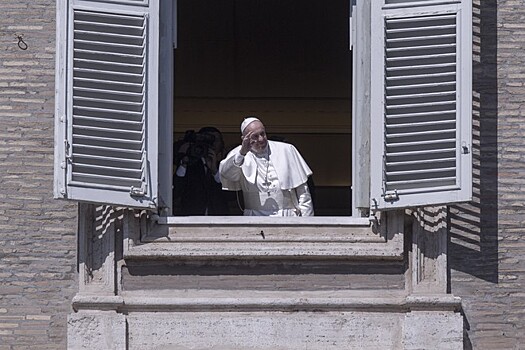 Папа Римский впервые провел всеобщую аудиенцию по видеотрансляции