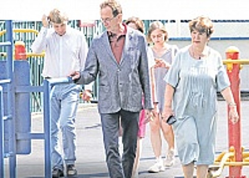 Глава округа проинспектировал ход благоустройства у корпусов 830 и 840