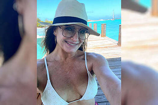 57-летняя звезда "Голубой лагуны" Брук Шилдс опубликовала фото в купальнике
