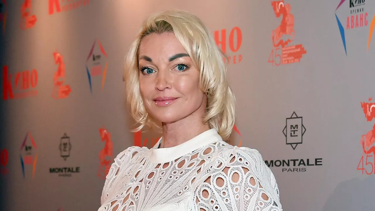 Ты все время жрешь: Волочкова провела необычную беседу с новой возлюбленной Диброва