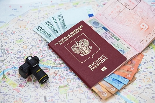 Проблемы с загранпаспортами объяснили невнимательностью россиян