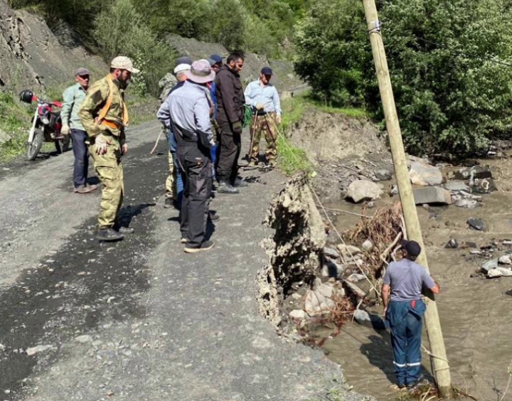 В Дагестане ввели режим ЧС из-за размыва автомобильной дороги