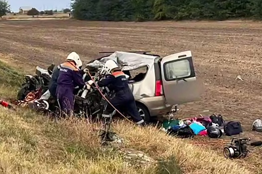 На Кубани два человека погибли, еще трое пострадали в ДТП с КамАЗом