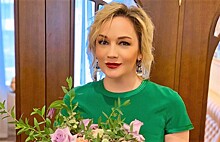 Татьяна Буланова впечатлила фанатов архивным фото в золотом платье: «Хороша»