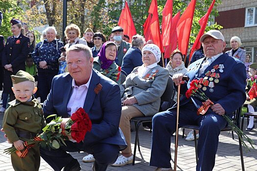 Панков возложил цветы к Обелиску памяти в Балаково