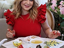 Опубликованы яркие фото нижегородских звёзд ко Дню красной одежды