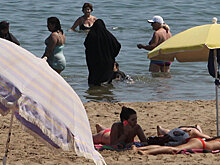 Саркози потребовал принять закон о запрете буркини