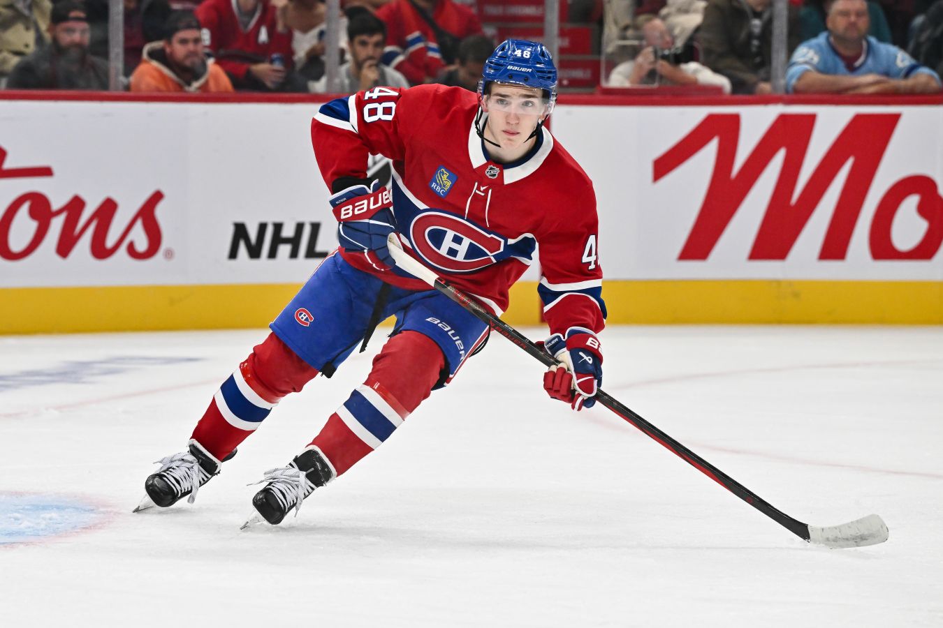 Только один защитник сделал за сезон больше результативных передач, чем Лейн Хатсон в истории Монреаля.