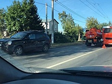 Двухкилометровая пробка образовалась в Сормовском районе из-за аварии автобуса с бензовозом