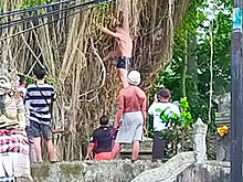 Туриста заставили просить прощения у духов из-за одного действия