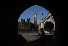 Над зданием британского парламента нависла угроза обрушения