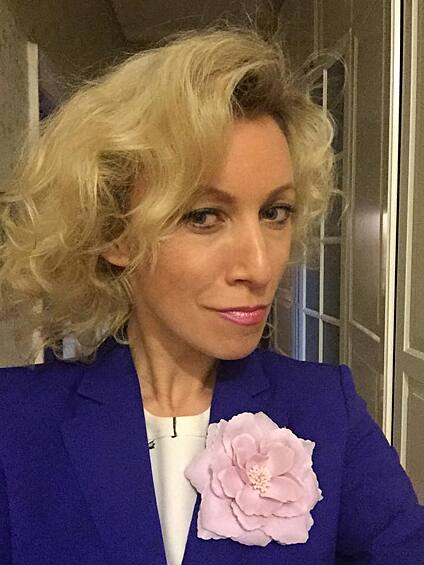 Критические комментарии Захарова не удаляет, давая высказаться всем, развивая тем самым интерес к внешней политике